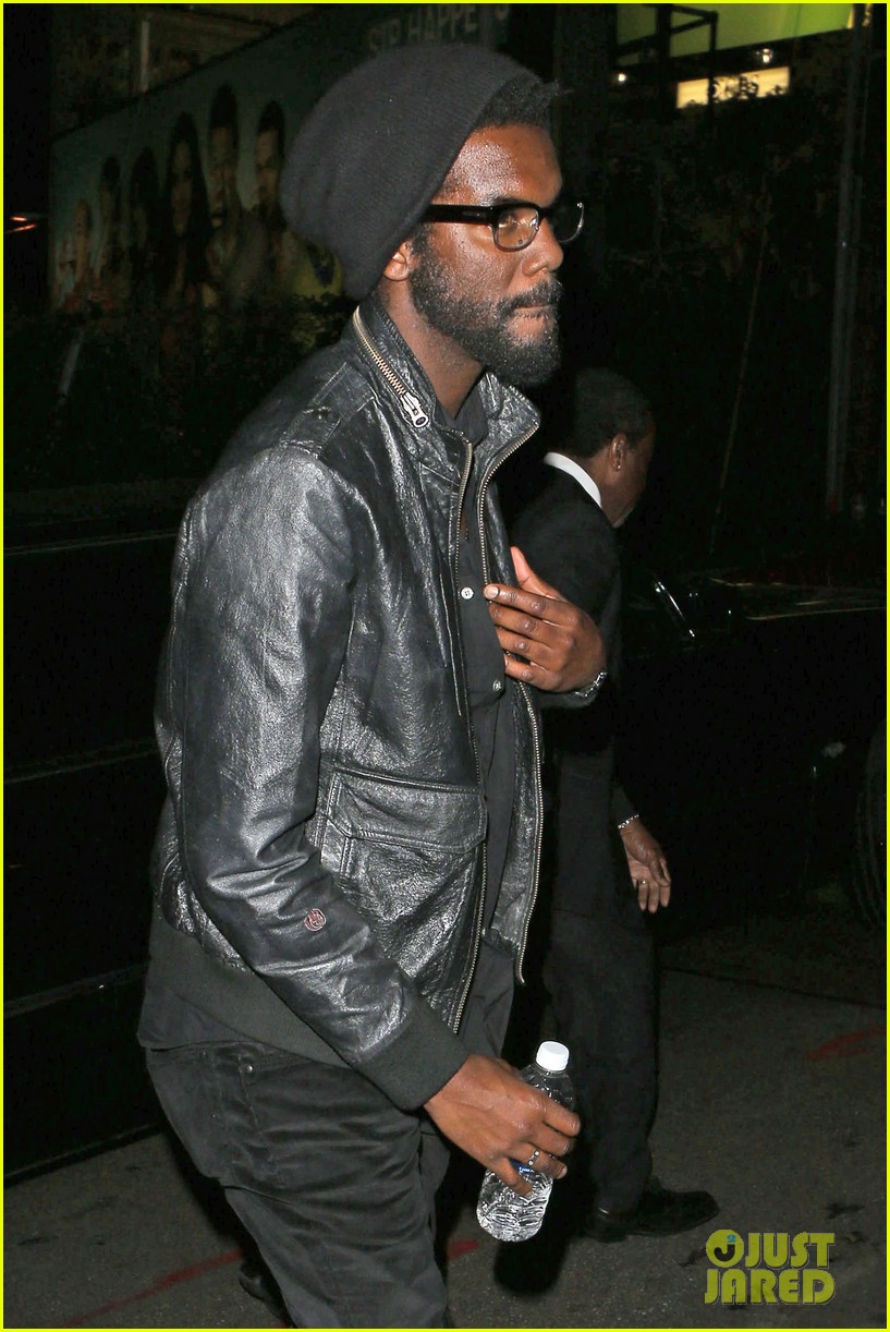 chris martin grammys 2014 after party with gary clark jr 13