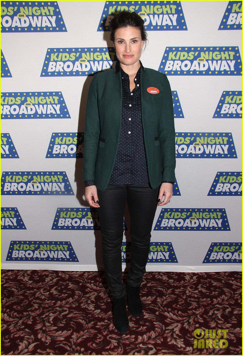 frozens idina menzel sings tomorrow at broadway event 05