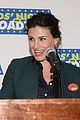 frozens idina menzel sings tomorrow at broadway event 10