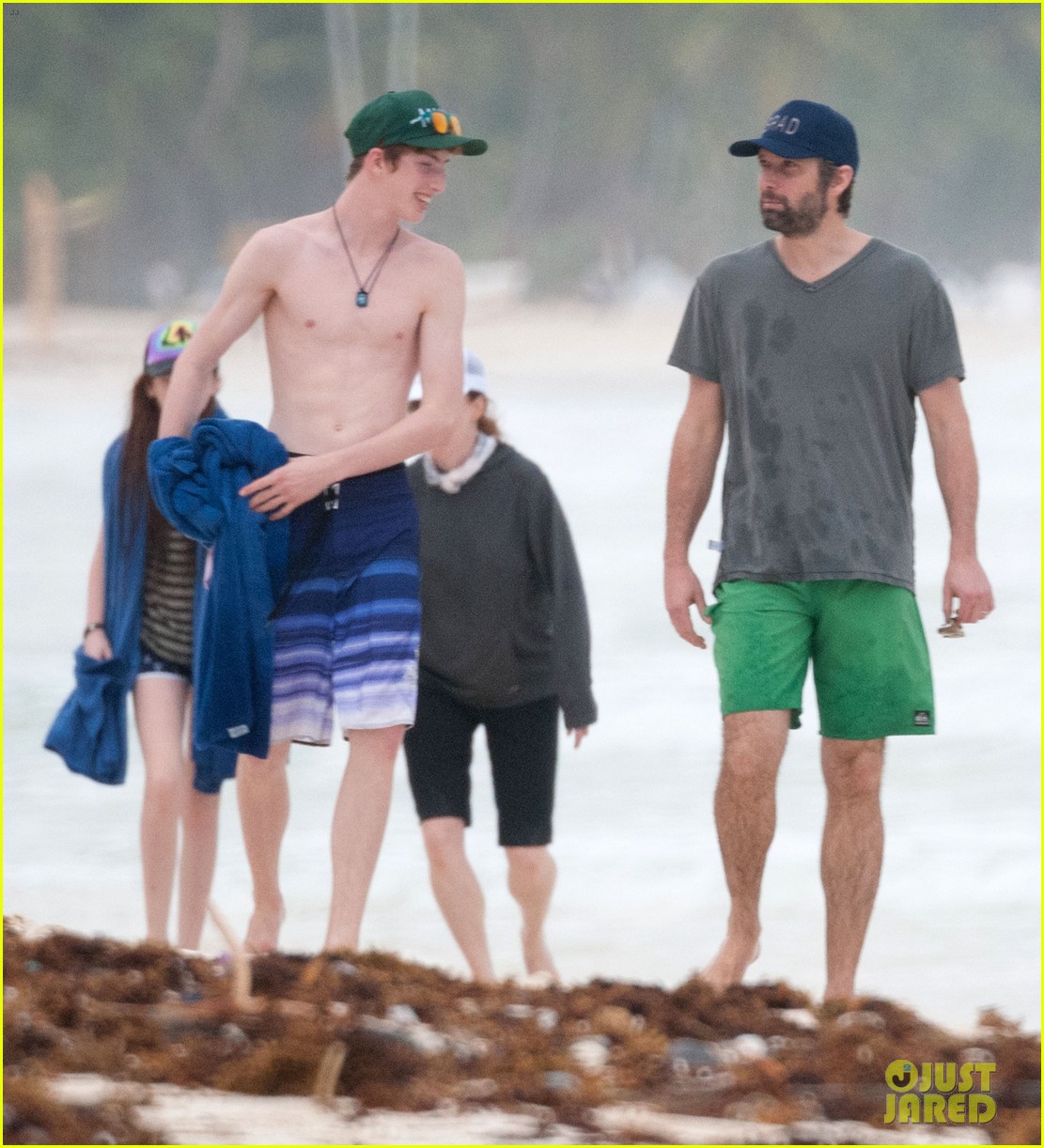 julianne moore family beach day in mexico 053023827