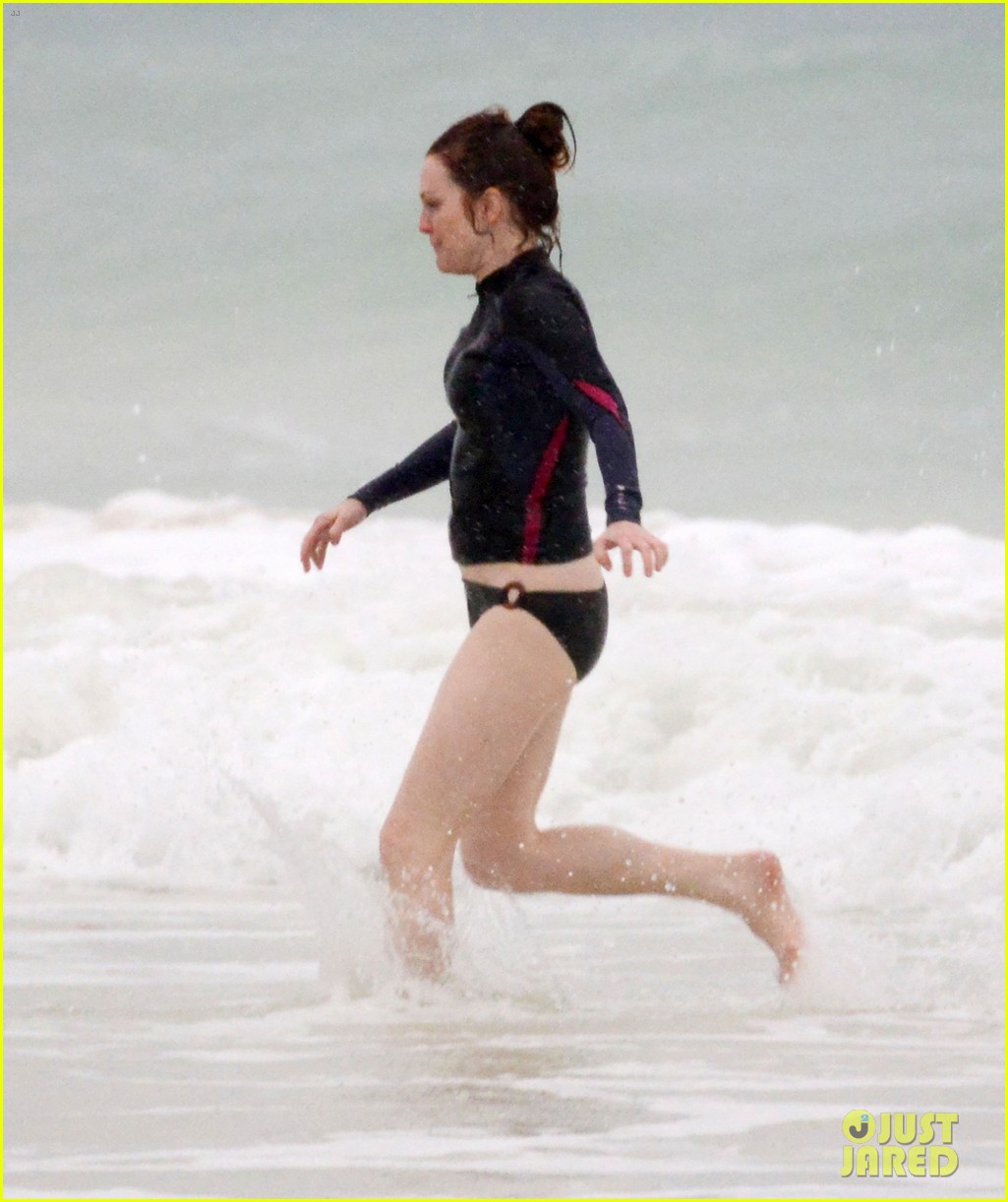 julianne moore family beach day in mexico 133023835