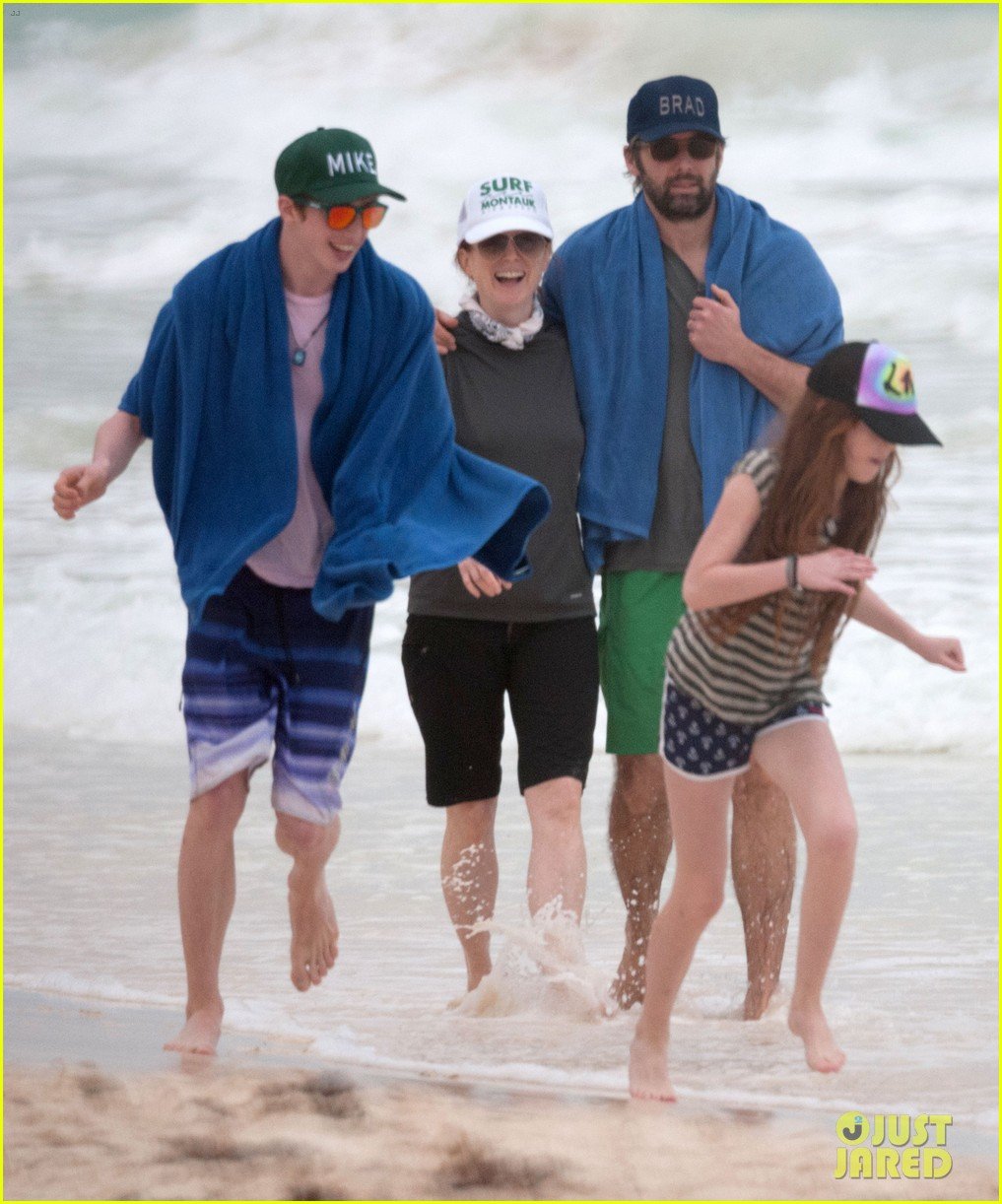 julianne moore family beach day in mexico 183023840