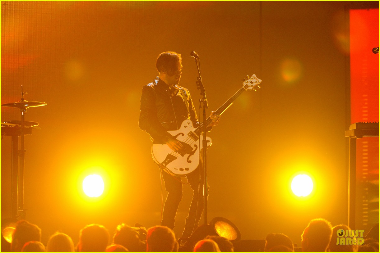 nine inch nails queens of stone age perform at grammys 2014 video 133041746
