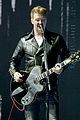 nine inch nails queens of stone age perform at grammys 2014 video 08