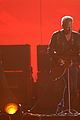 nine inch nails queens of stone age perform at grammys 2014 video 14