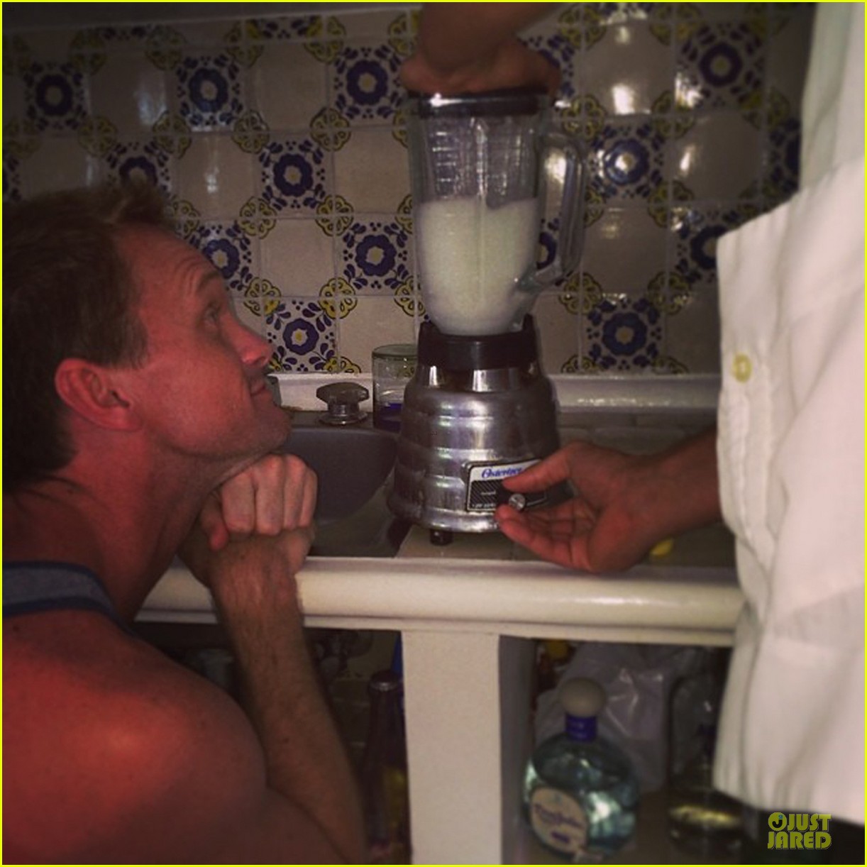 neil patrick harris shirtless for last day mexican vacation 02