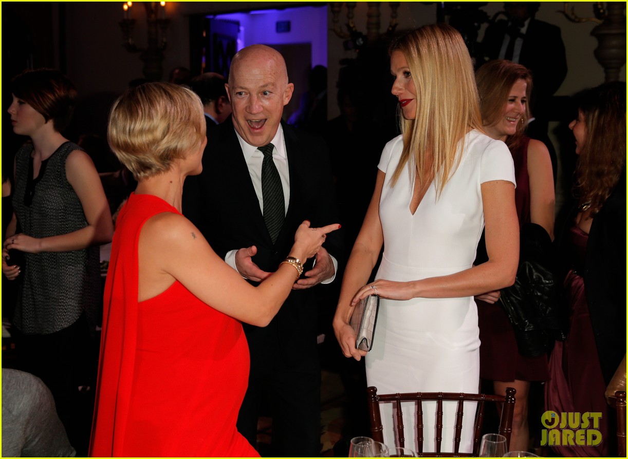 gwyneth paltrow julia roberts help haiti home gala 2014 09