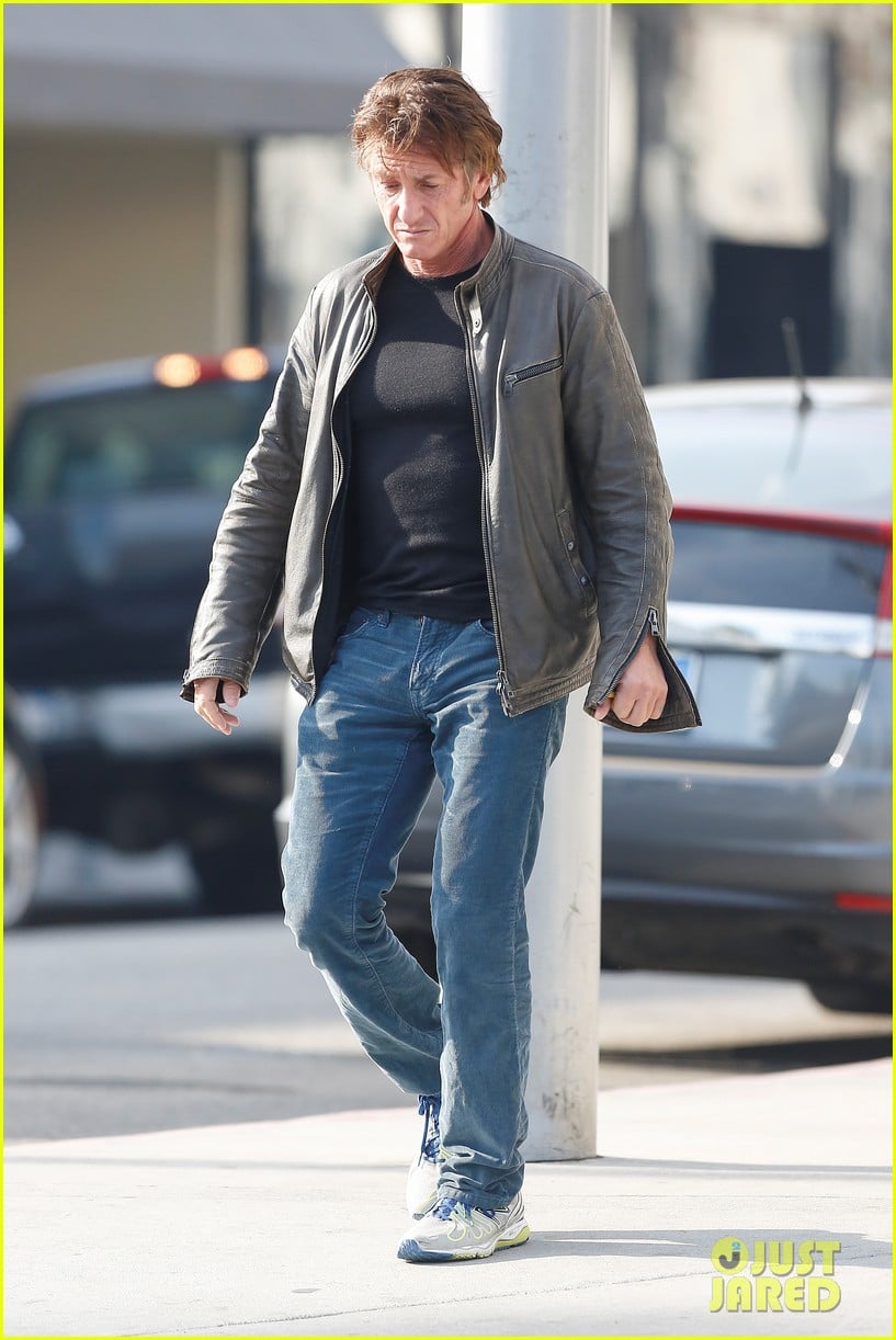 sean penn steps out solo after charlize theron relationship confirmation 013039420