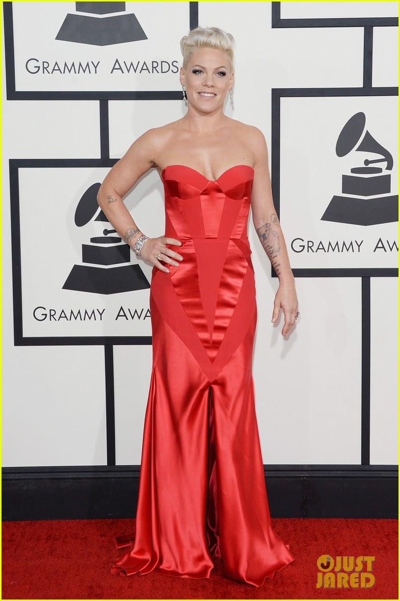 pink grammys 2014 red carpet with carey hart 03