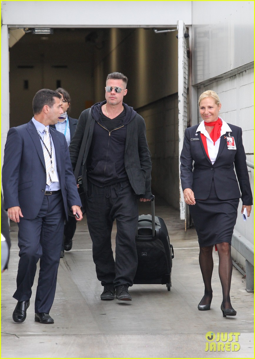 brad pitt touches down in sydney after awards weekend 05