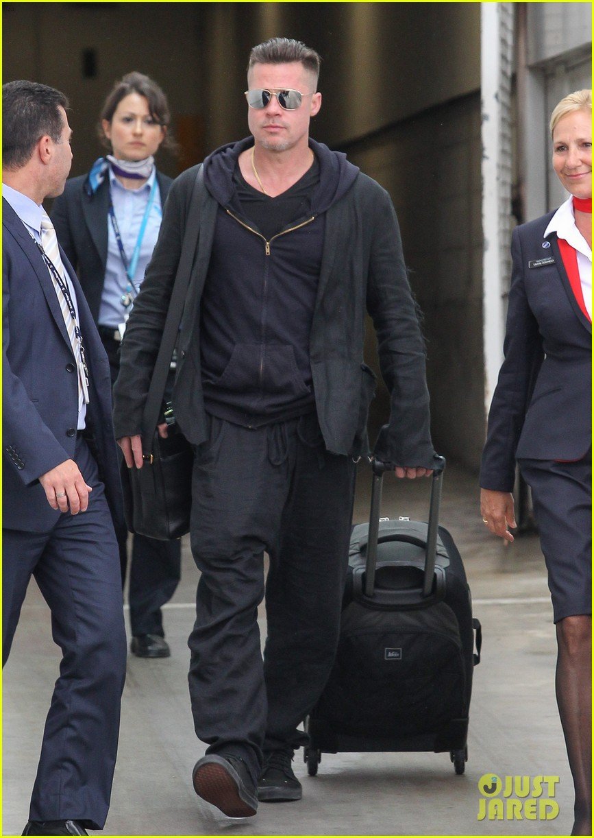 brad pitt touches down in sydney after awards weekend 08