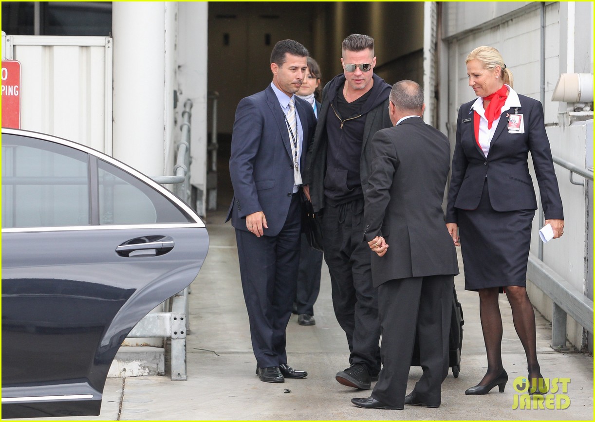 brad pitt touches down in sydney after awards weekend 113036659