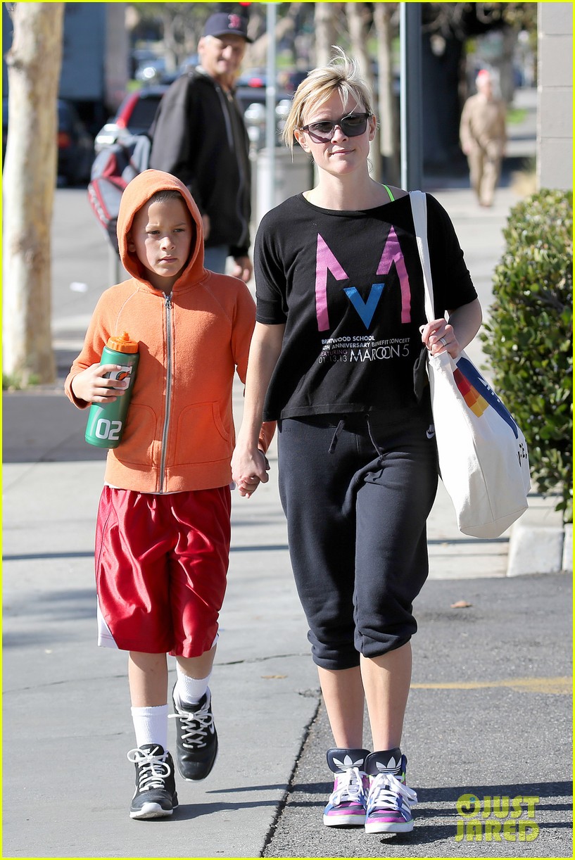 reese witherspoon busy saturday with son deacon 013035530