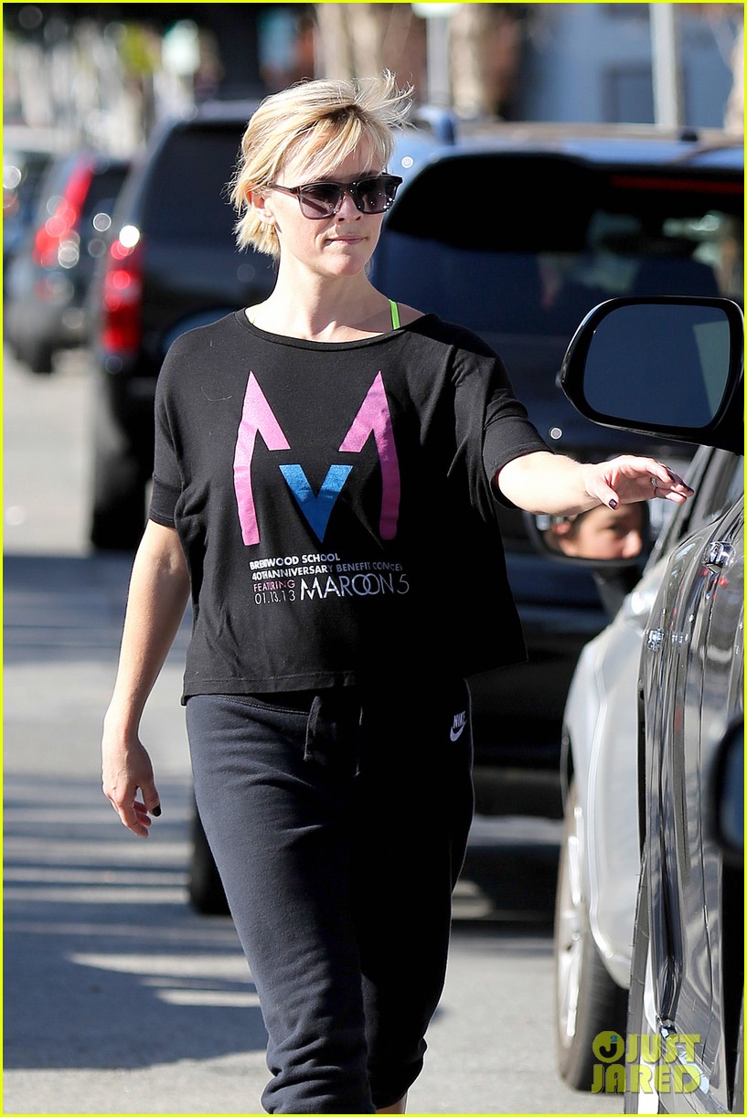 reese witherspoon busy saturday with son deacon 06