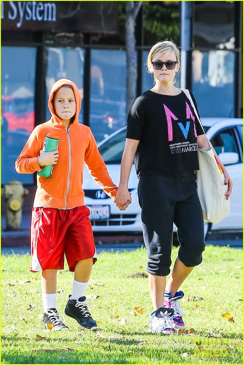 reese witherspoon busy saturday with son deacon 16