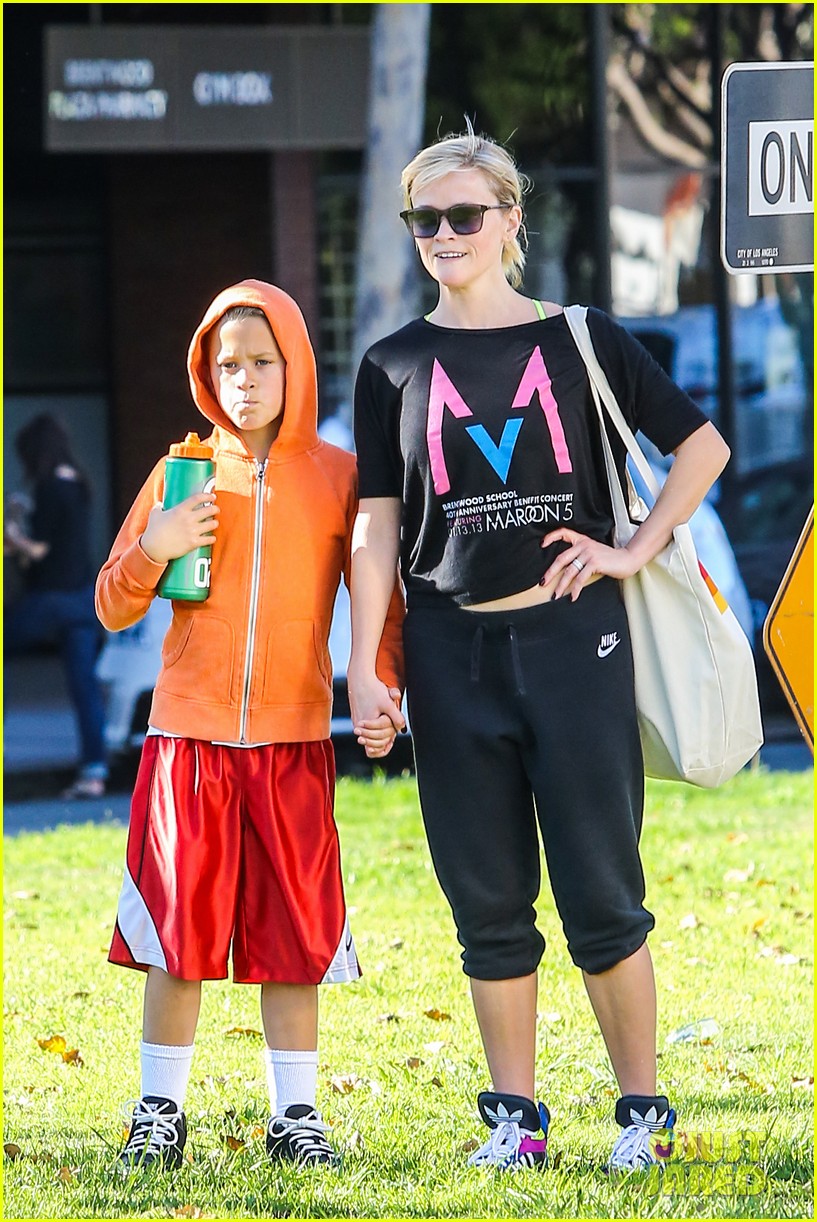 reese witherspoon busy saturday with son deacon 213035550