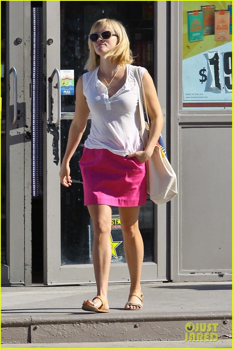 reese witherspoon busy saturday with son deacon 353035564