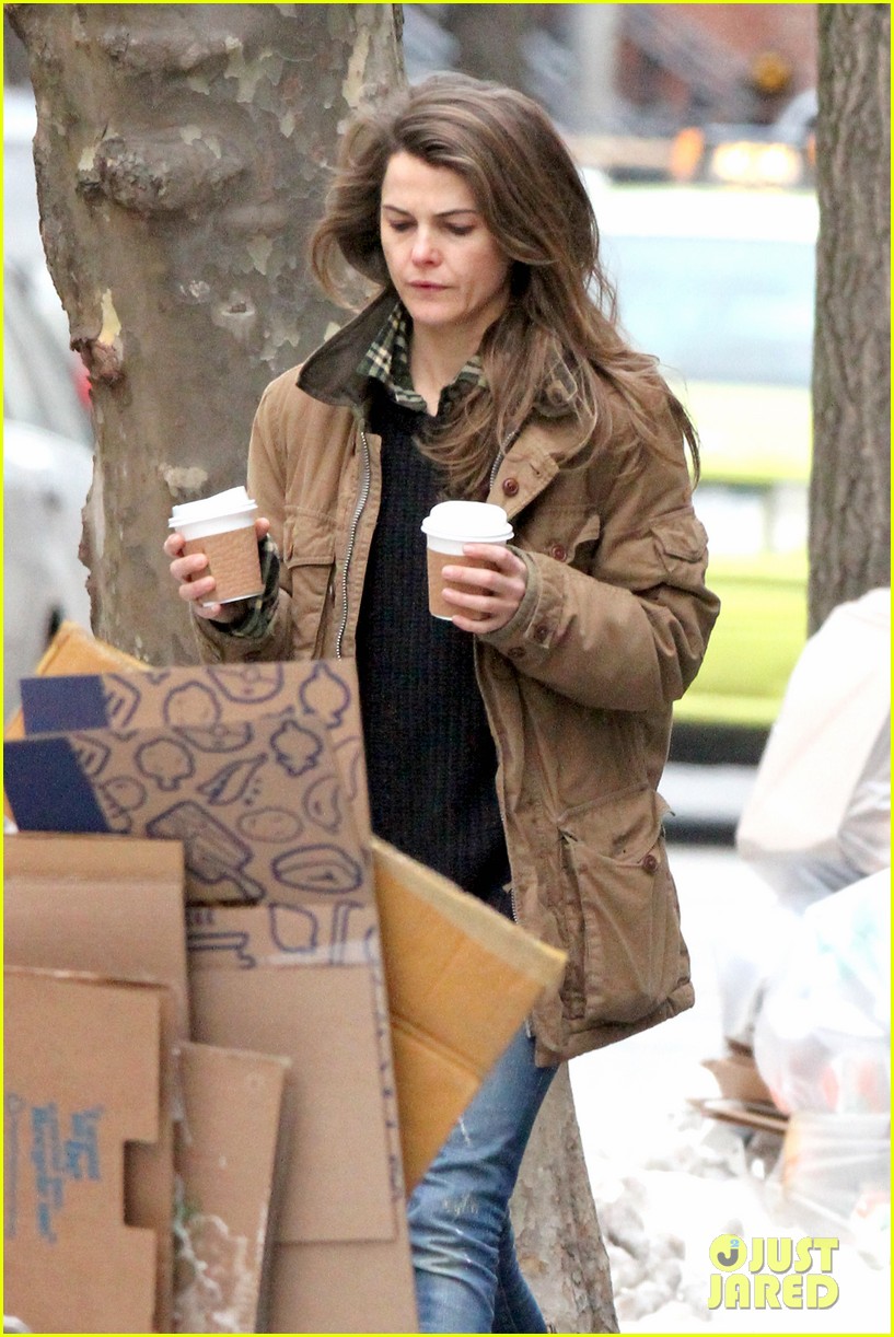keri russell matthew rhys get in bed together for the americans 20