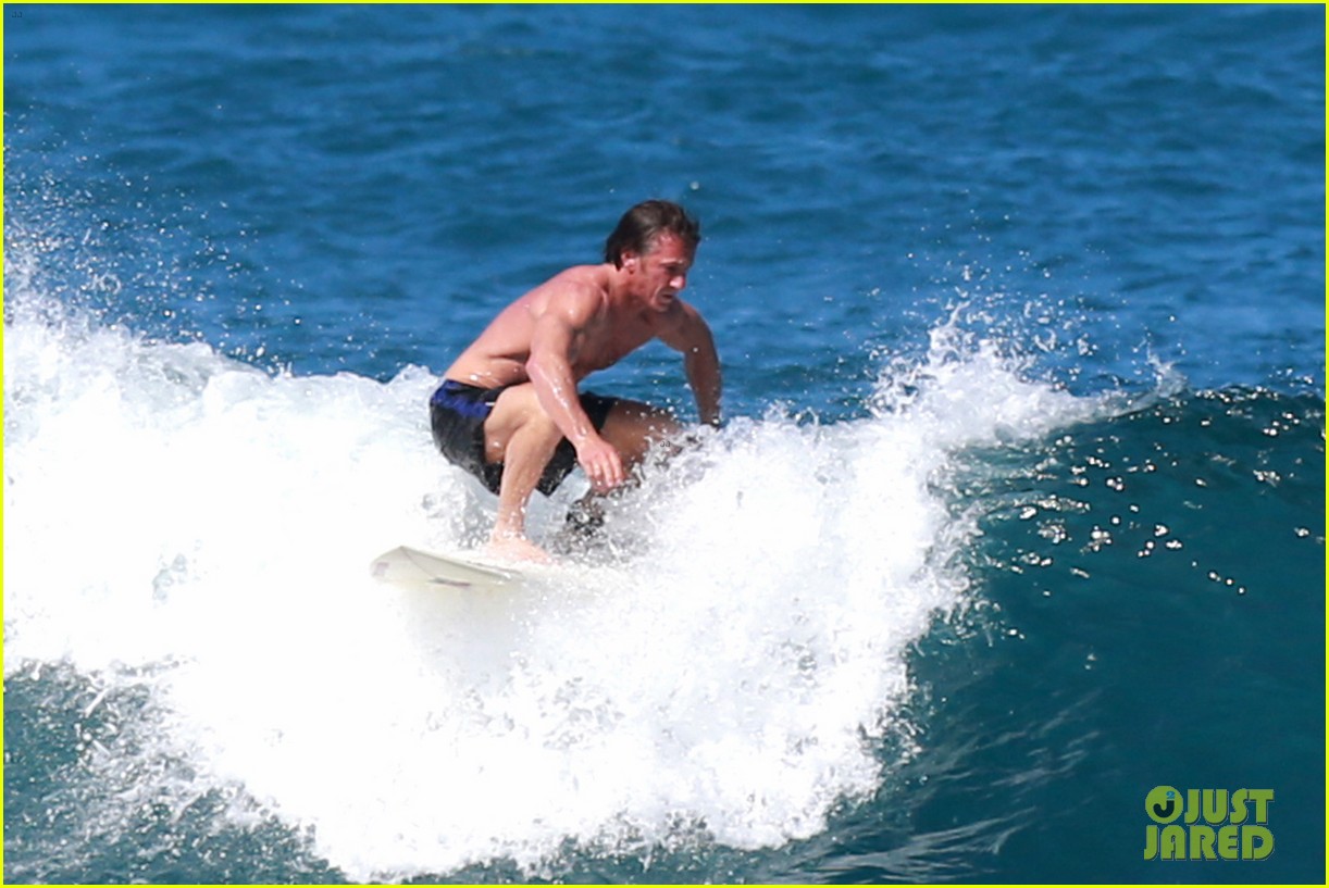 sean penn continues shirtless hawaiian surf session 25