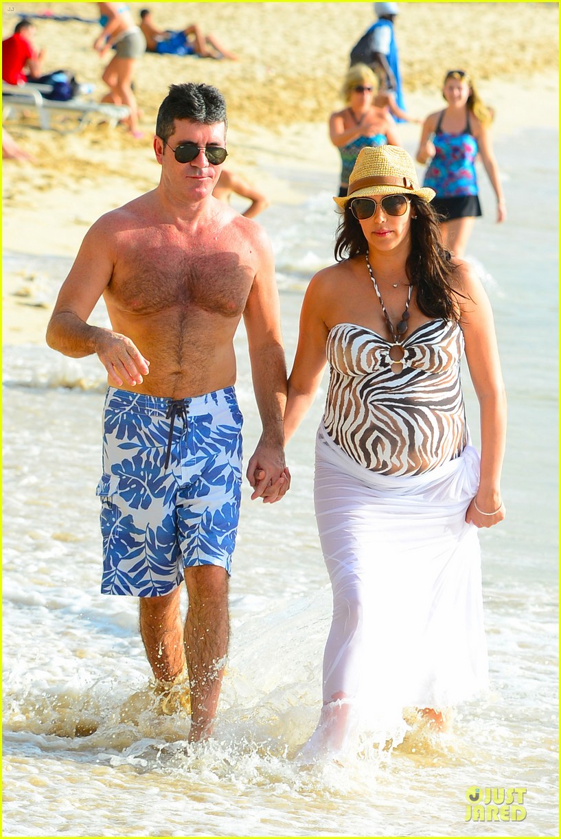 simon cowell lauren silverman hold hands on new year eve 03
