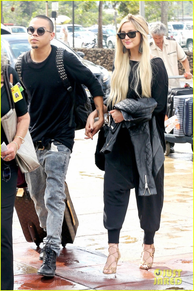 ashlee simpson evan ross fly out after engagement 233032689