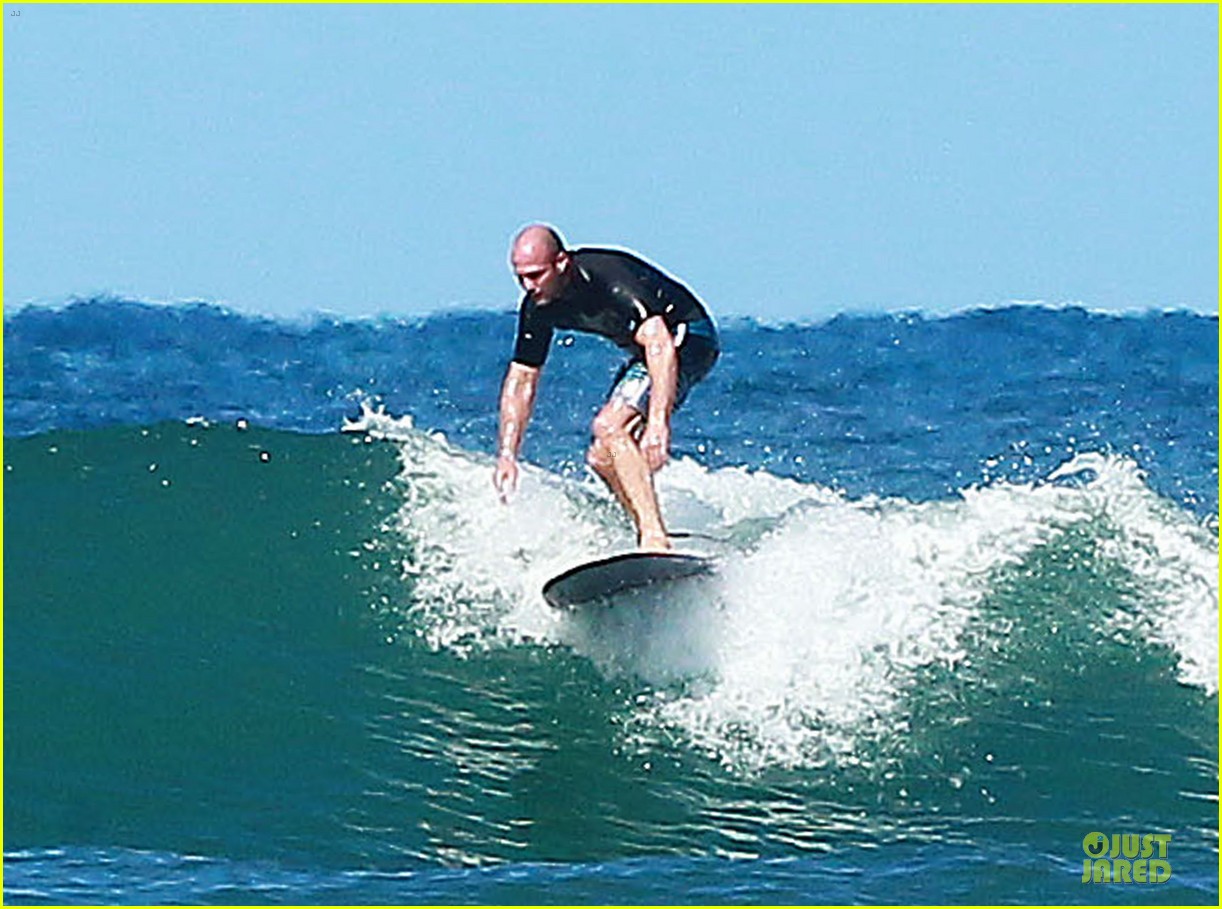 jason statham surfing vacation in hawaii 18