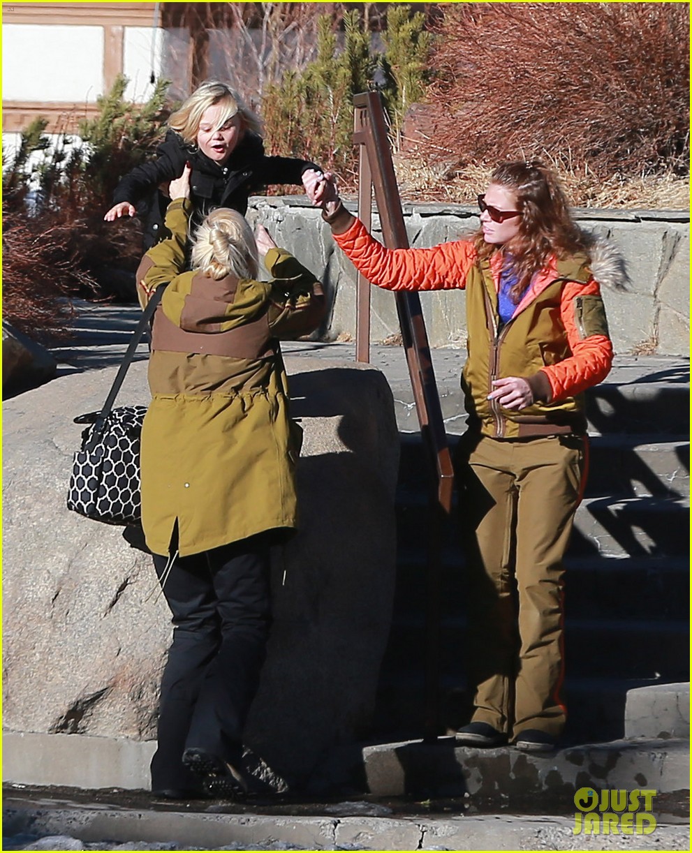 gwen stefani new years day with the family in mammoth 033021413