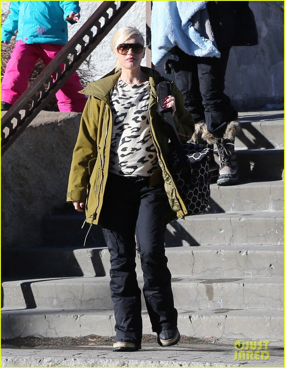 gwen stefani new years day with the family in mammoth 123021422