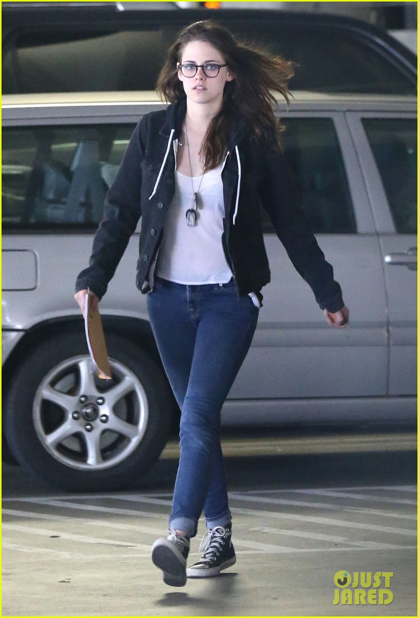 kristen stewart goes to the library with pal tamra natisin 073028208