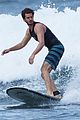 emma stone andrew garfield surf in hawaii 06