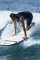 emma stone andrew garfield surf in hawaii 08