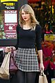 taylor swift starts new year with shopping 04
