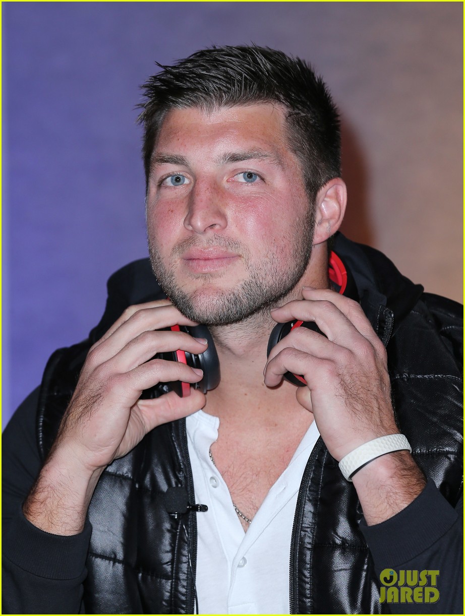 tim tebow soul electronics ces 2014 conference 04