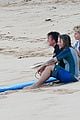 charlize theron sean penn relax on the beach in hawaii 06