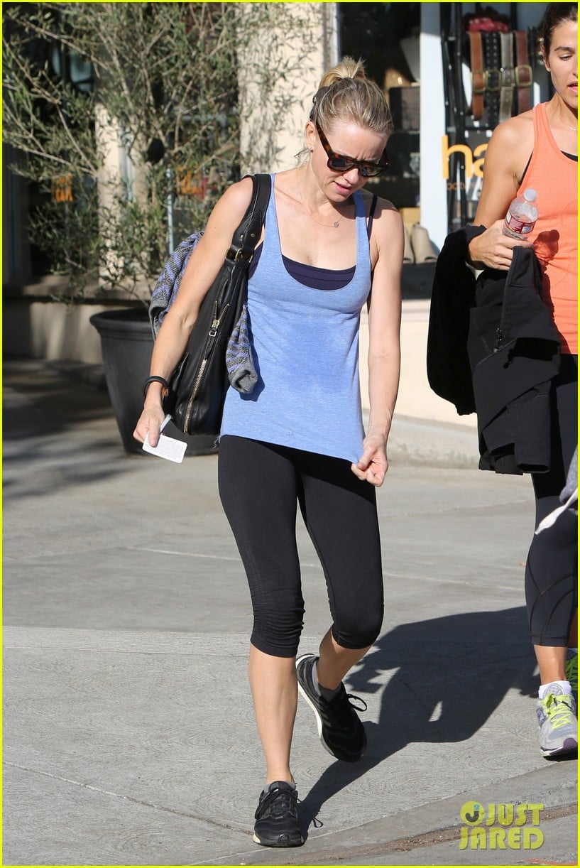 naomi watts keeps busy in brentwood 093039321
