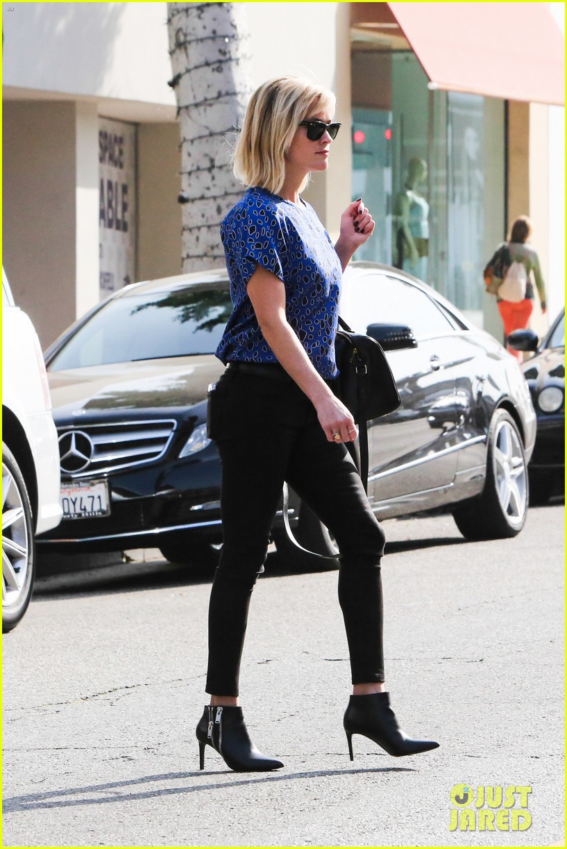 reese witherspoon keeps busy with shopping meetings 033038829