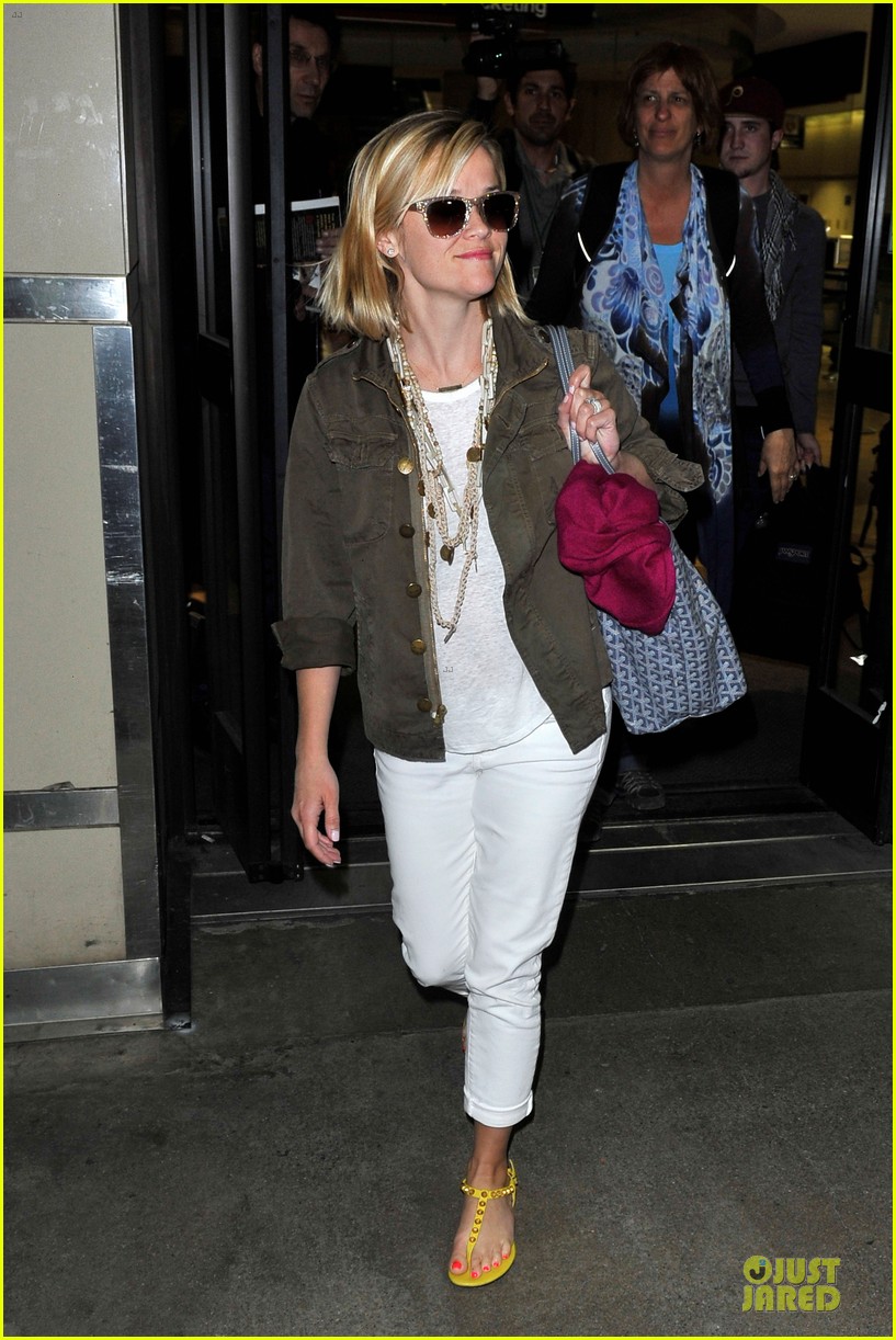 reese witherspoon lax arrival after justin bartha wedding 15