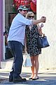 reese witherspoon shopping trips after golden globes 03