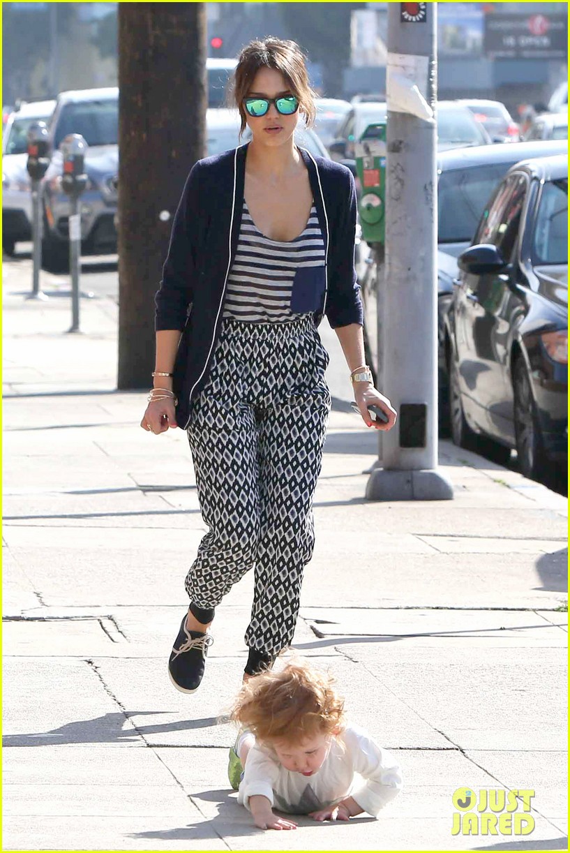 jessica alba comes to the rescue after haven takes a tumble 123055003