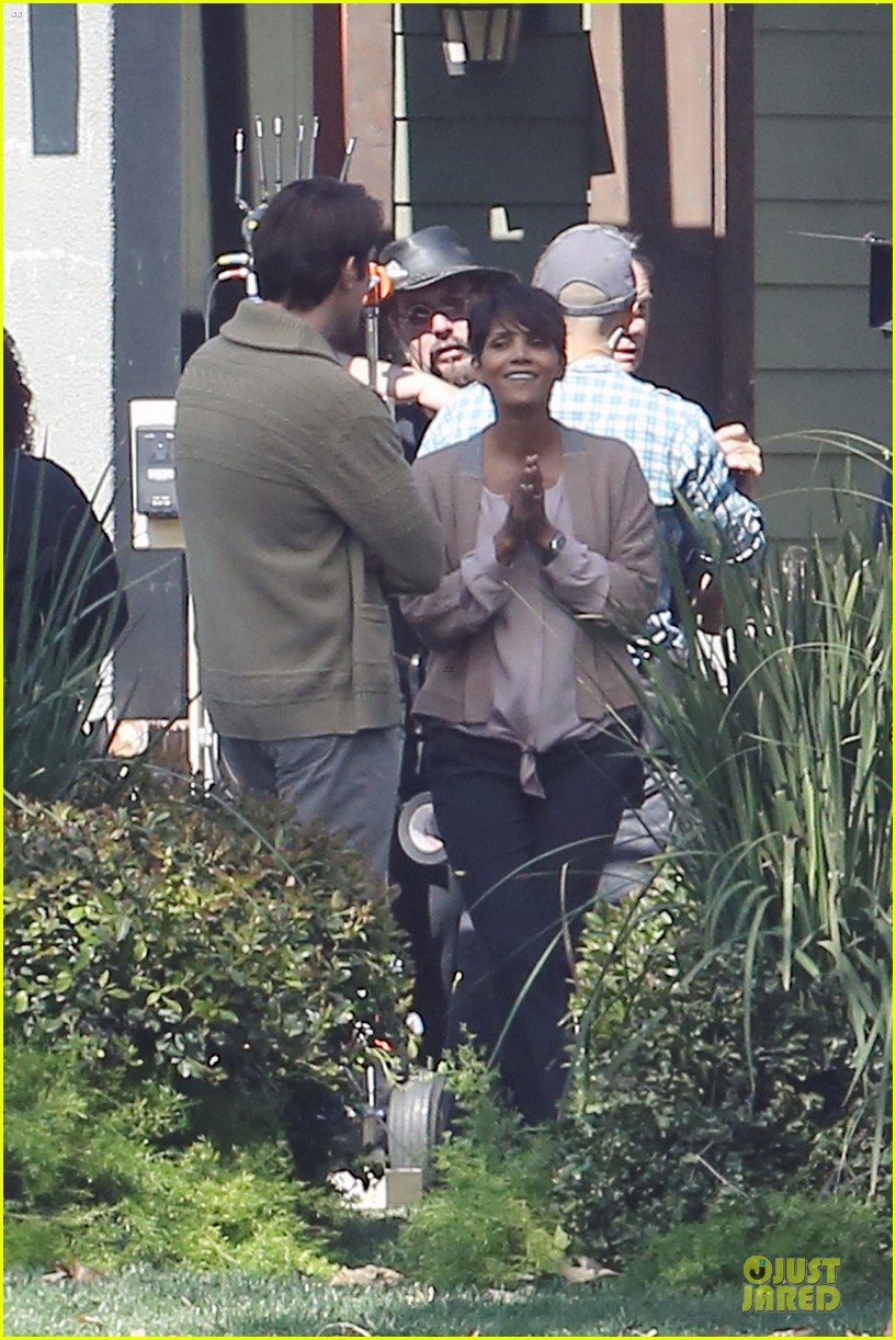 halle berry spends valentines day filming extant with goran visnjic 023053723