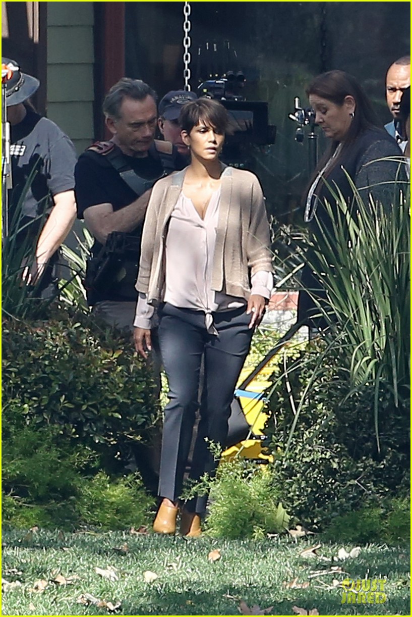 halle berry spends valentines day filming extant with goran visnjic 18
