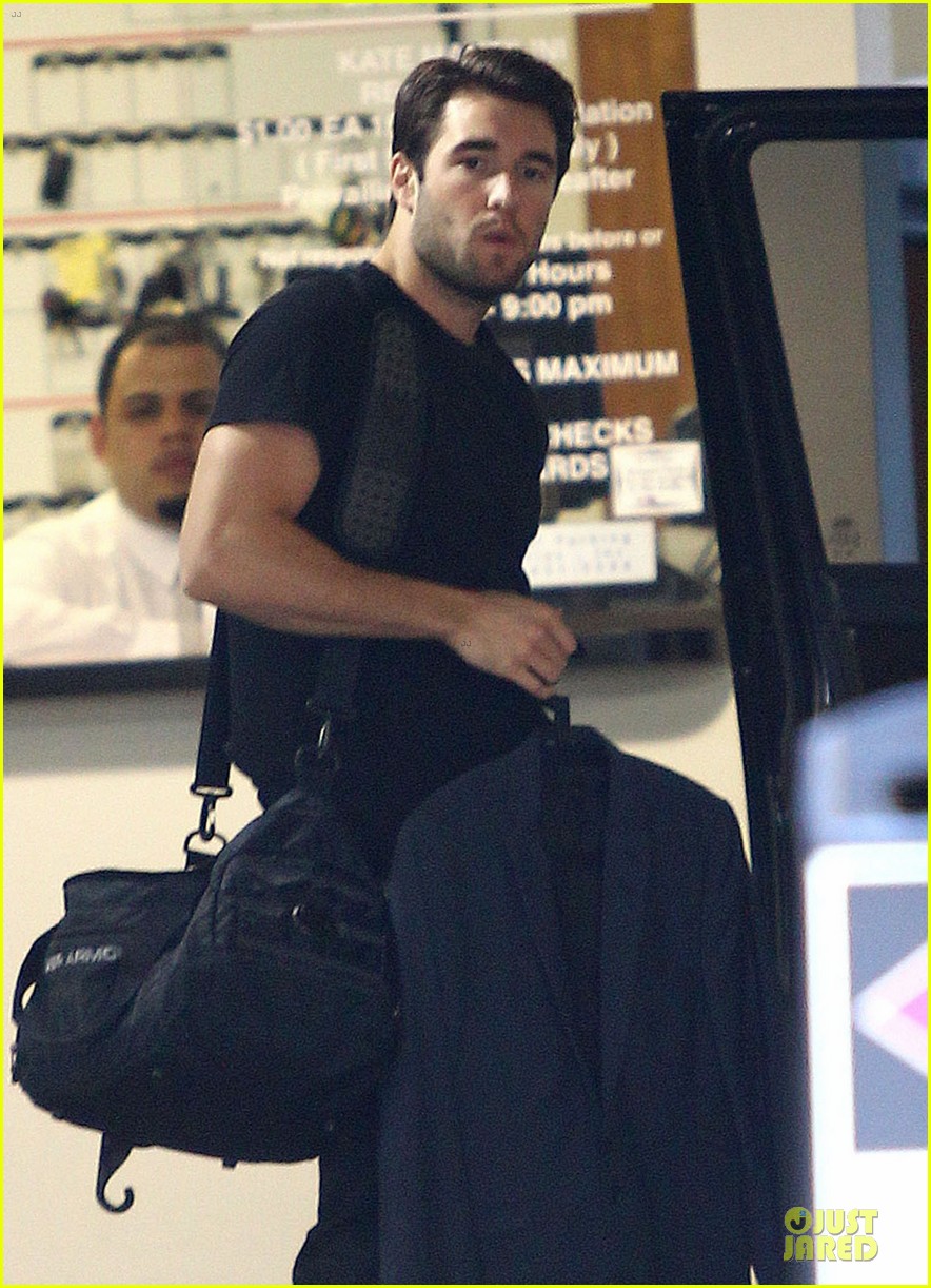 josh bowman flashes biceps at office building 02