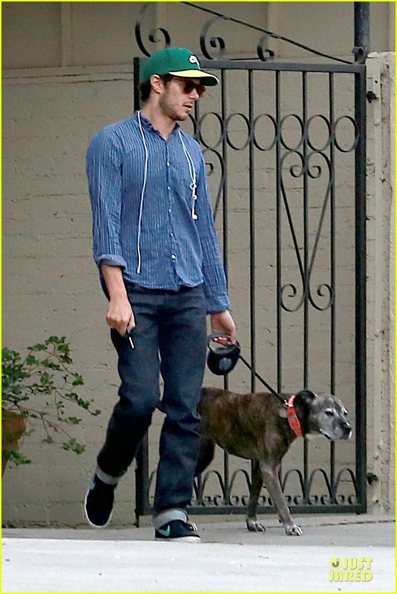 adam brody steps out with ring after wedding rumors 123055881