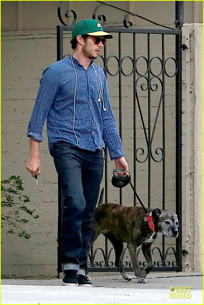 adam brody steps out with ring after wedding rumors 13
