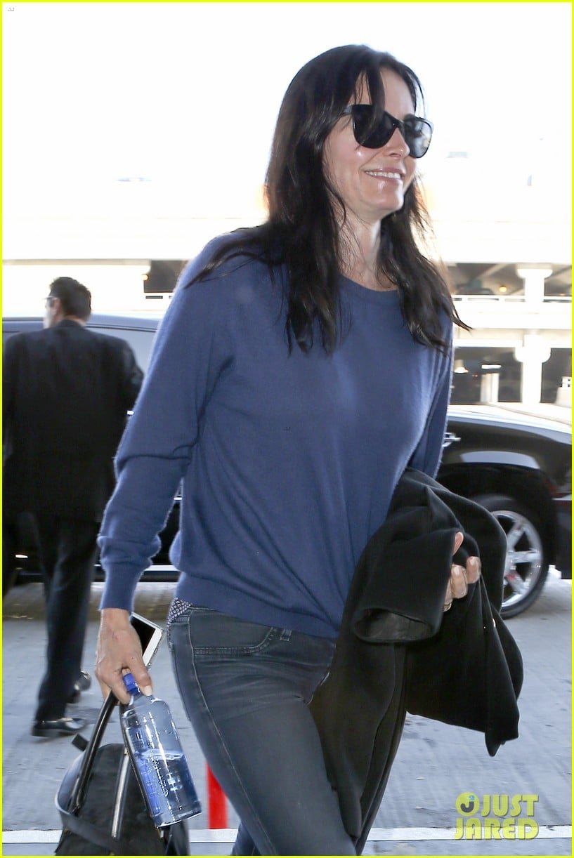 Courteney Cox & Boyfriend Johnny McDaid Valentine's Day Flight with(01)
