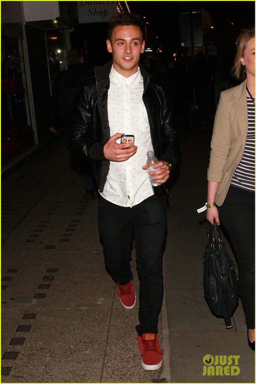 tom daley steps out with his dustin lance black phone case 10