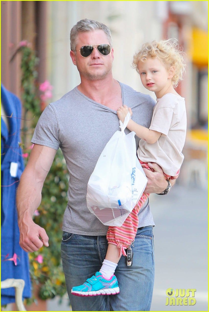 eric dane is one hot dad while stepping out with his daughter 063054917