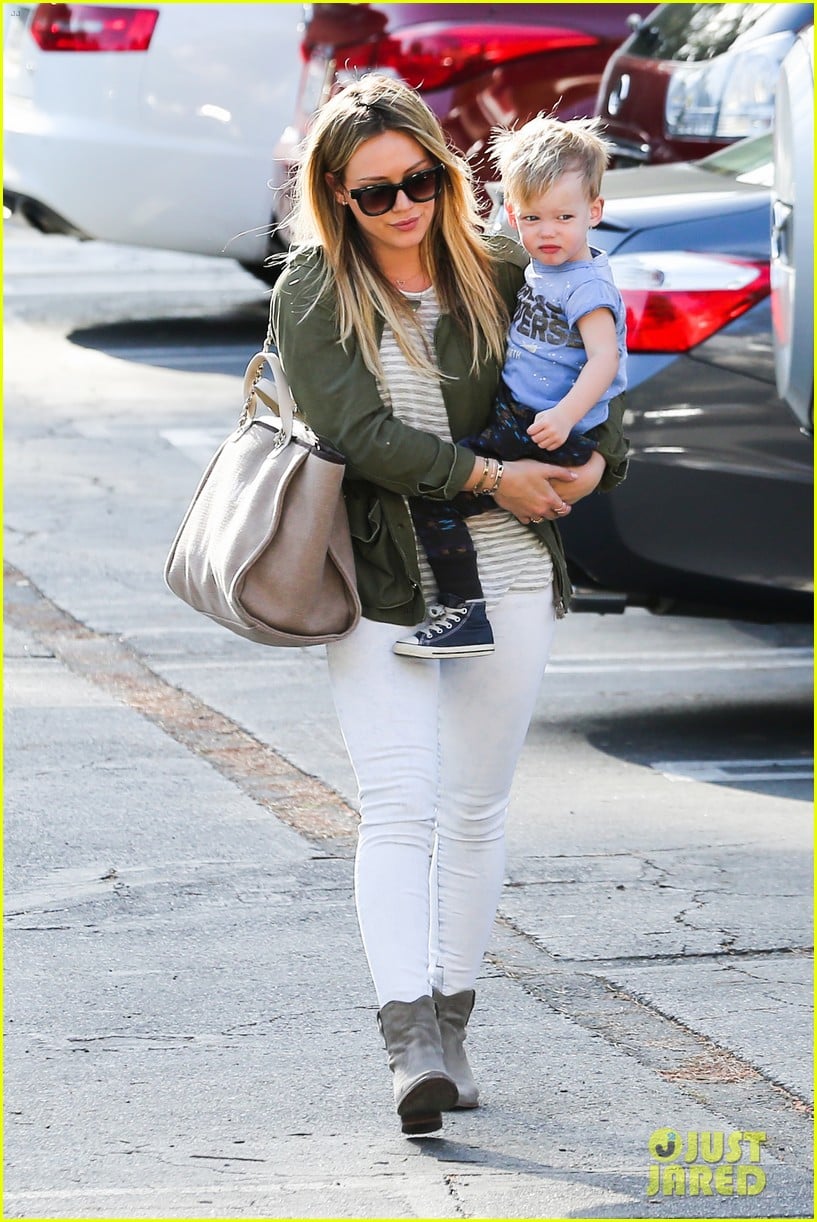 hilary duff beverly hills shopper with son luca 073057884