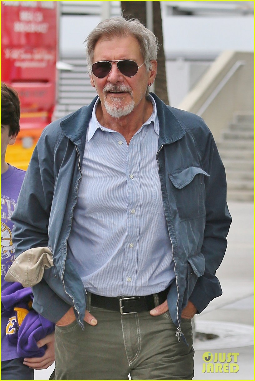 harrison ford calista flockhart lakers game with son liam 043050700