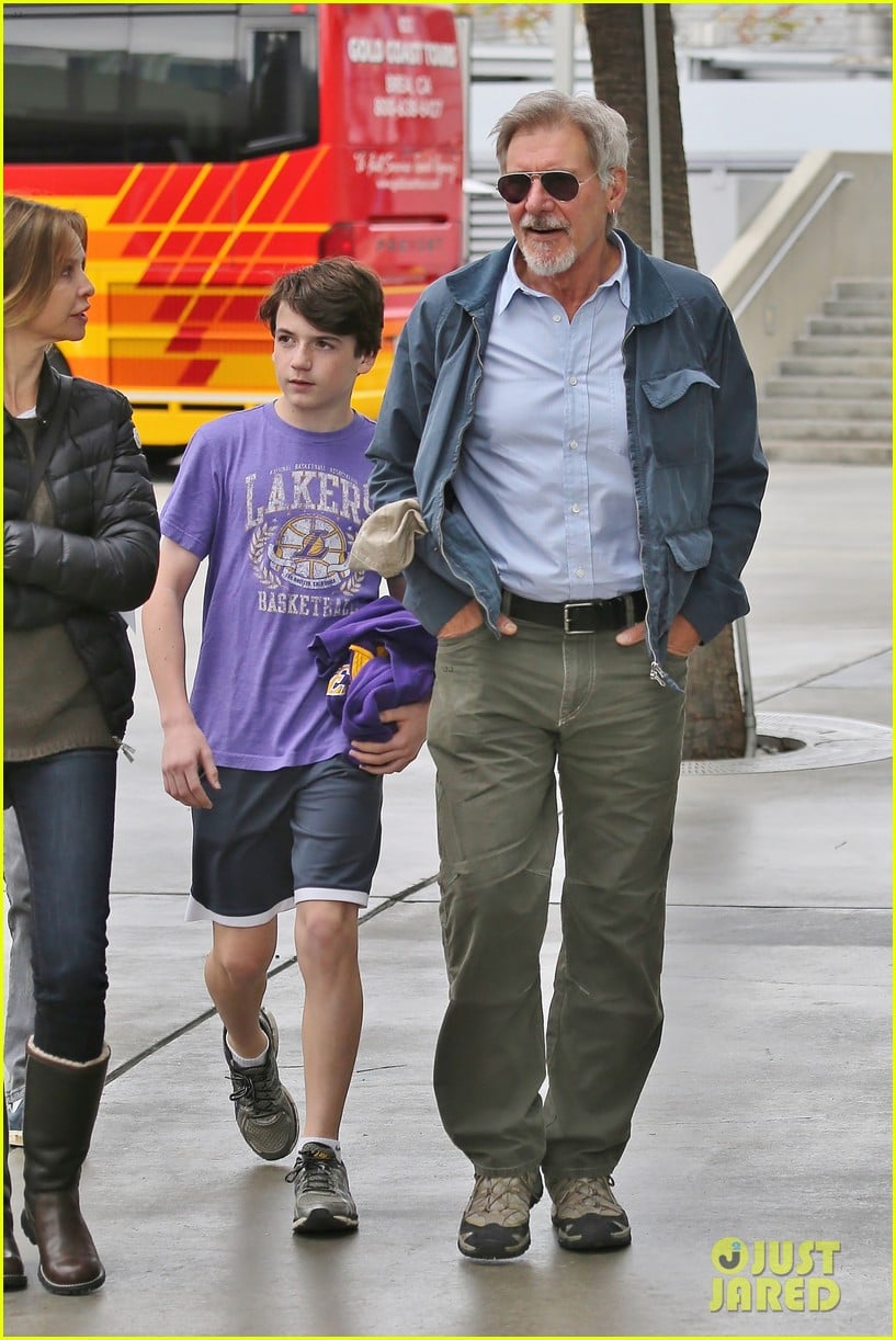 harrison ford calista flockhart lakers game with son liam 11